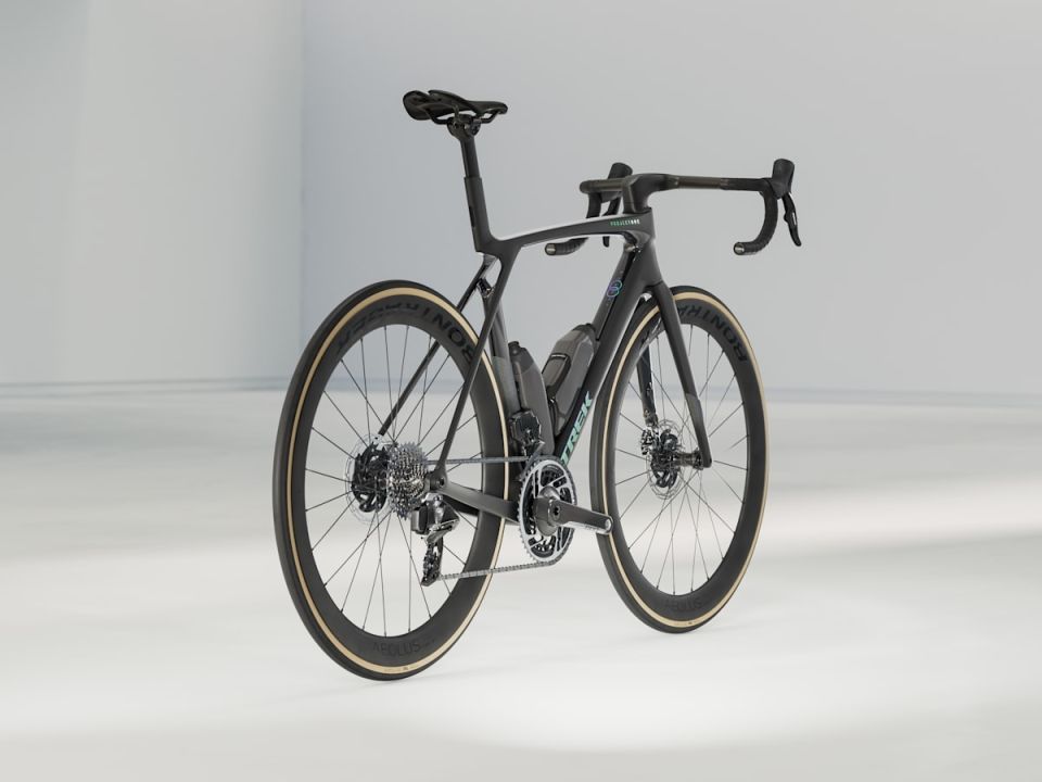MADONE SLR 8 AXS GEN 8 L - SİYAH