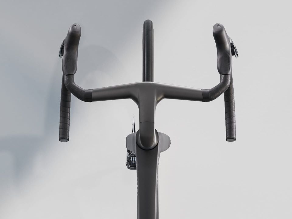 MADONE SLR 7 GEN 8 SİYAH - M