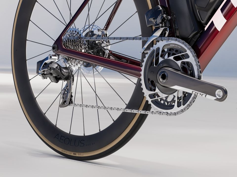 MADONE SLR 8 AXS GEN 8 DUMAN KIRMIZI - L