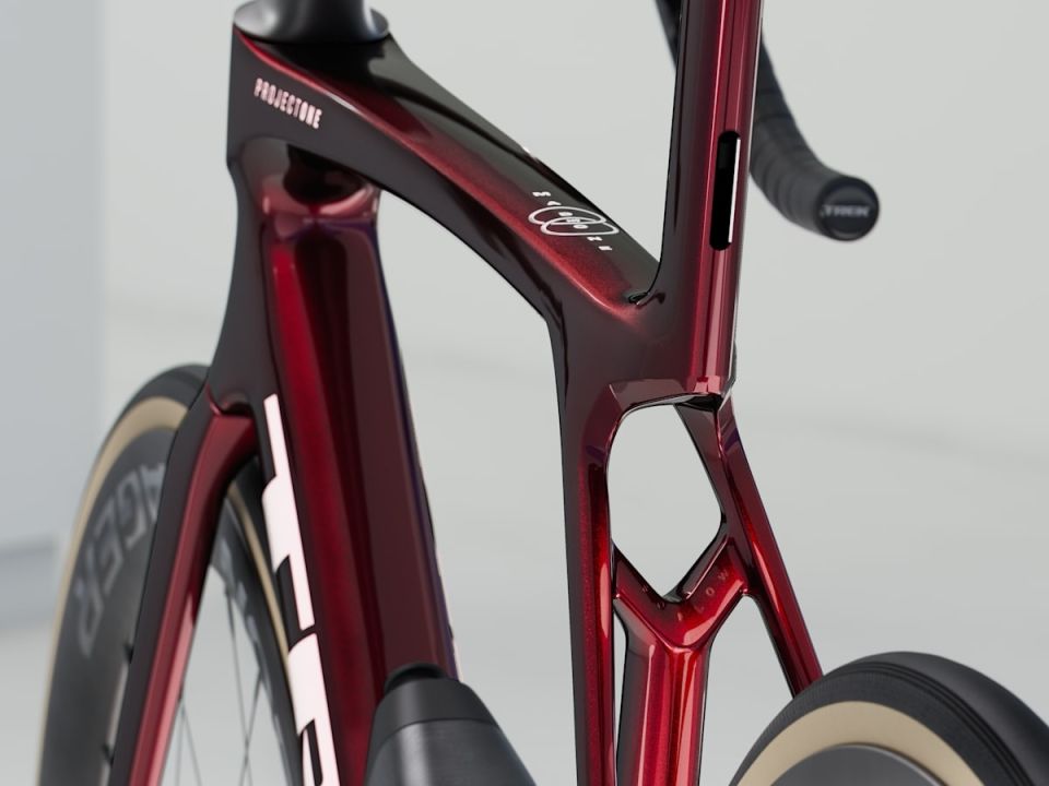 MADONE SLR 8 AXS GEN 8 DUMAN KIRMIZI - XL