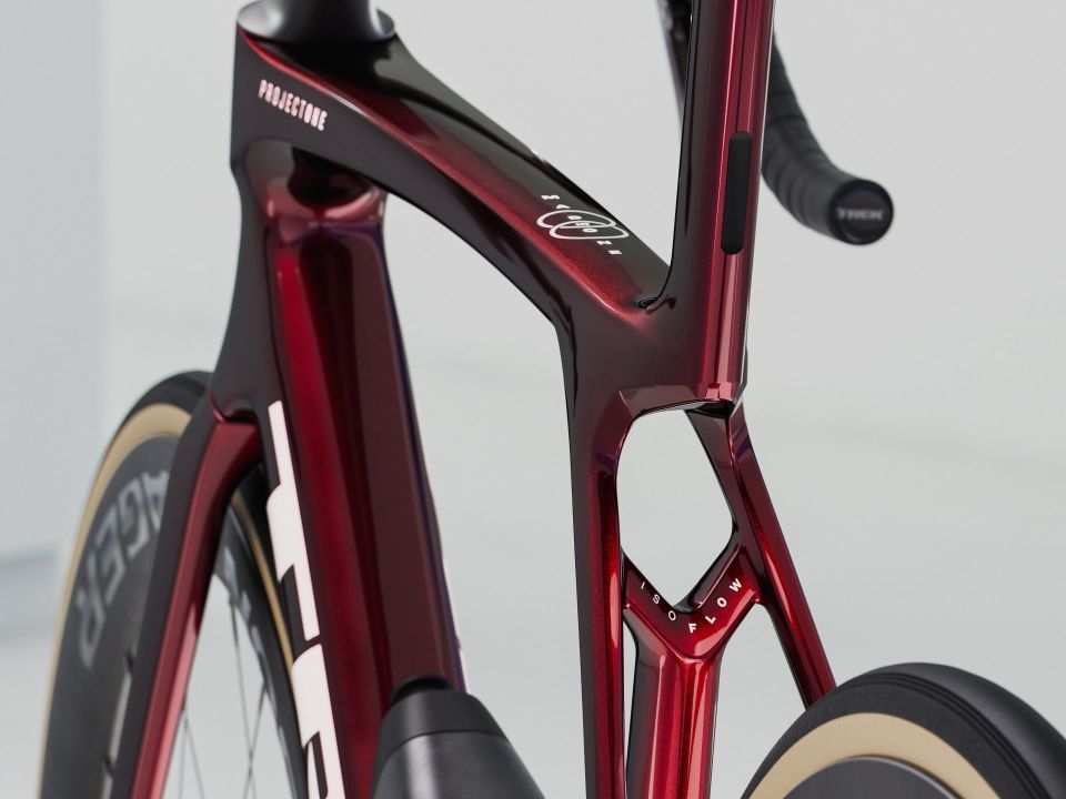 MADONE SLR 7 AXS GEN 8 KIRMIZI - M