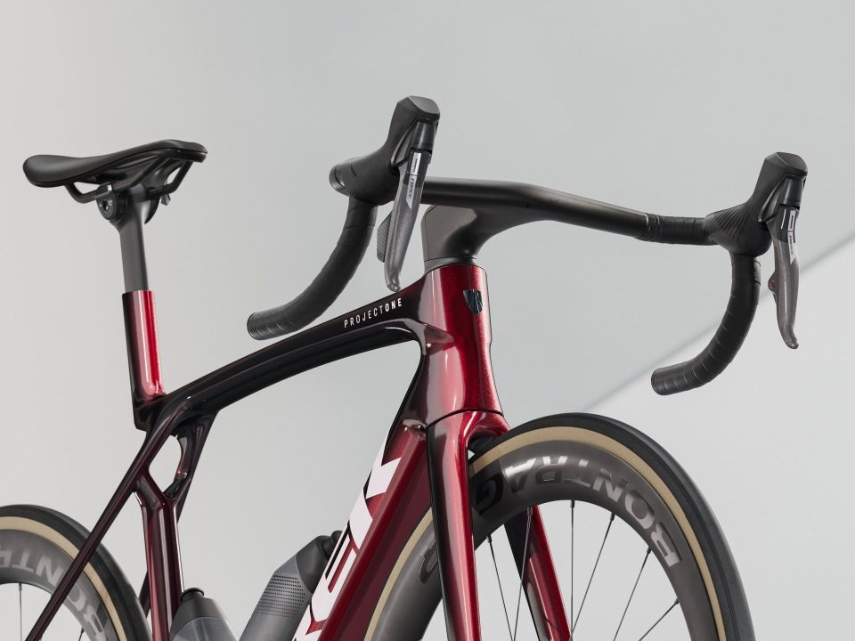 MADONE SLR 7 AXS GEN 8 KIRMIZI - ML