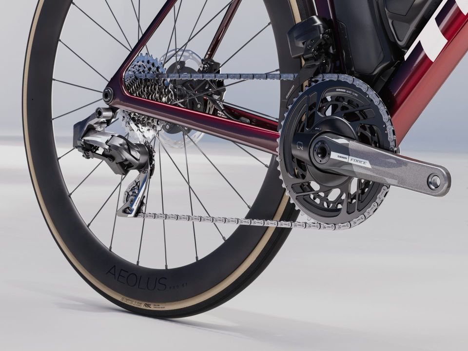 MADONE SLR 7 AXS GEN 8 KIRMIZI - ML