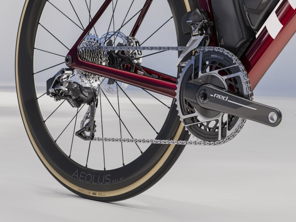 MADONE SLR 9 AXS GEN 8 KIRMIZI - ML