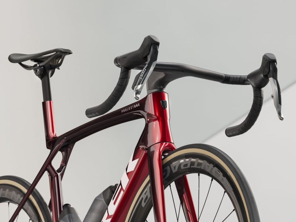 MADONE SLR 9 AXS GEN 8 KIRMIZI - L