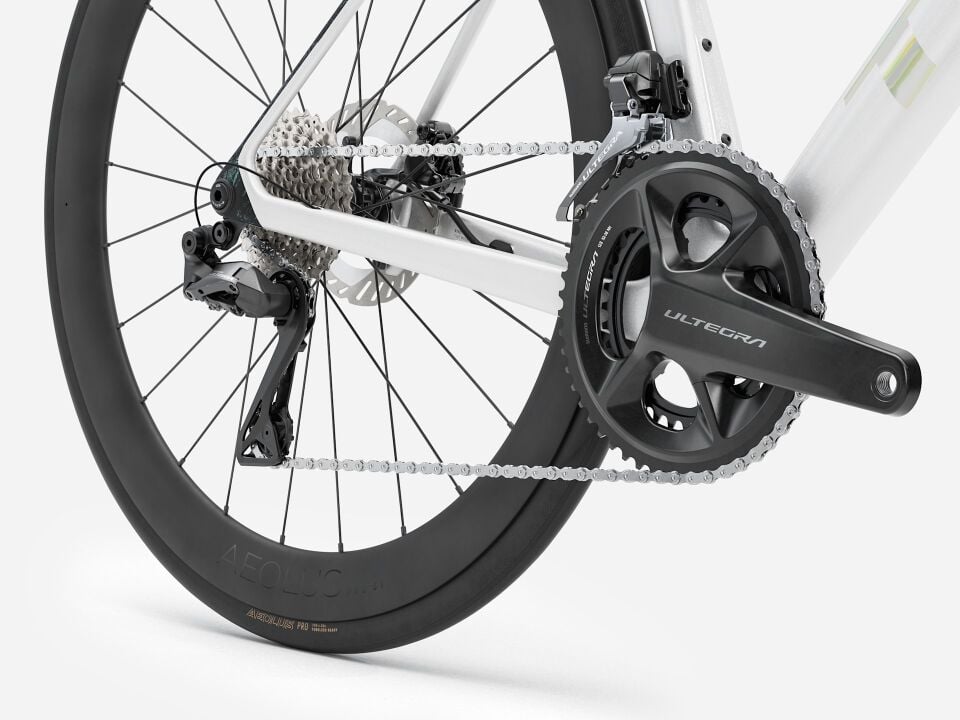 MADONE SL 7 GEN 8 (2026) M - KRİSTAL BEYAZ GRİ