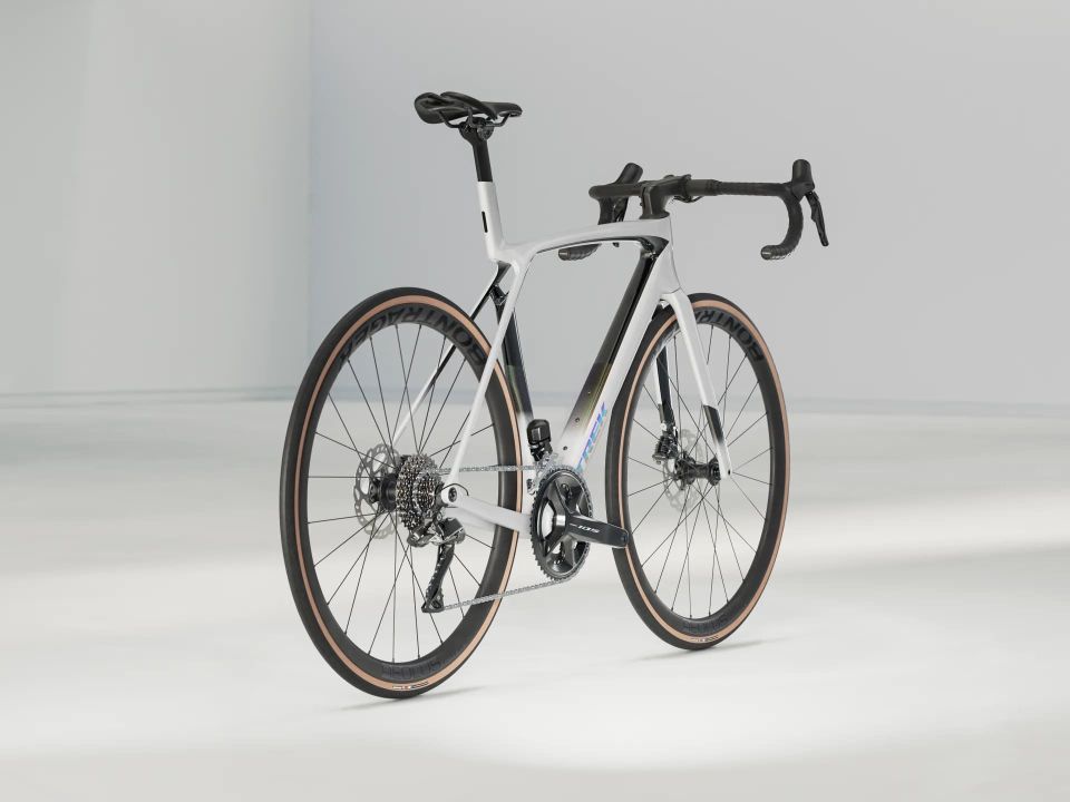 MADONE SL 6 GEN 8 S - QUICKSILVER BEYAZ