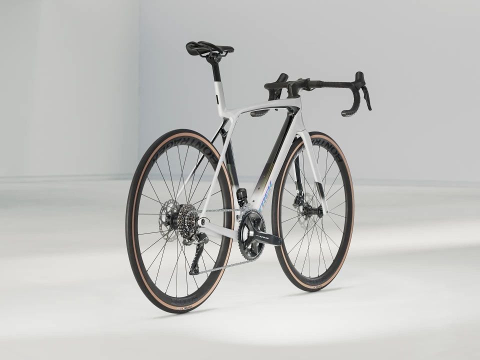 MADONE SL 6 GEN 8 L - QUICKSILVER BEYAZ